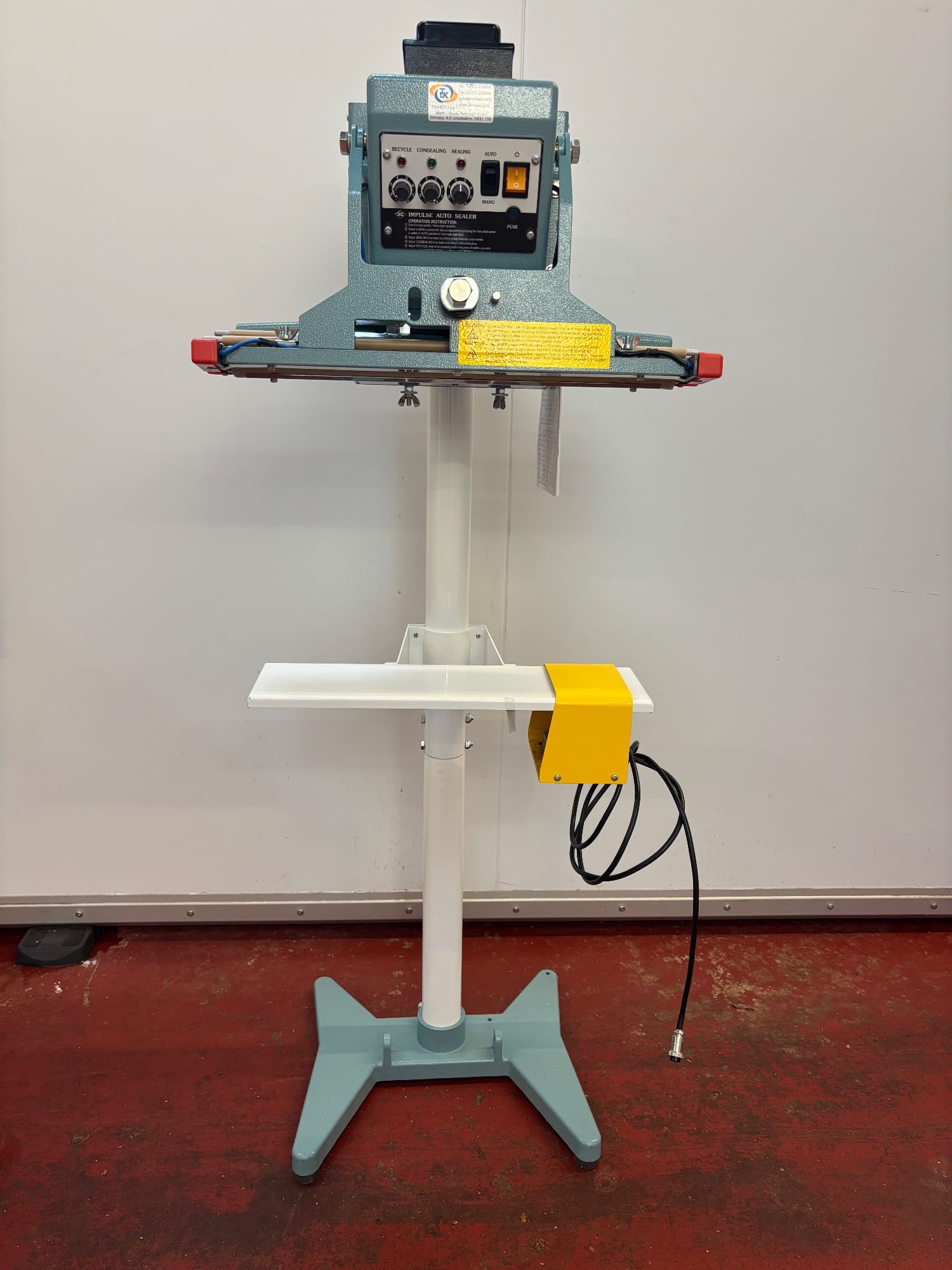 Vertical impulse sealer