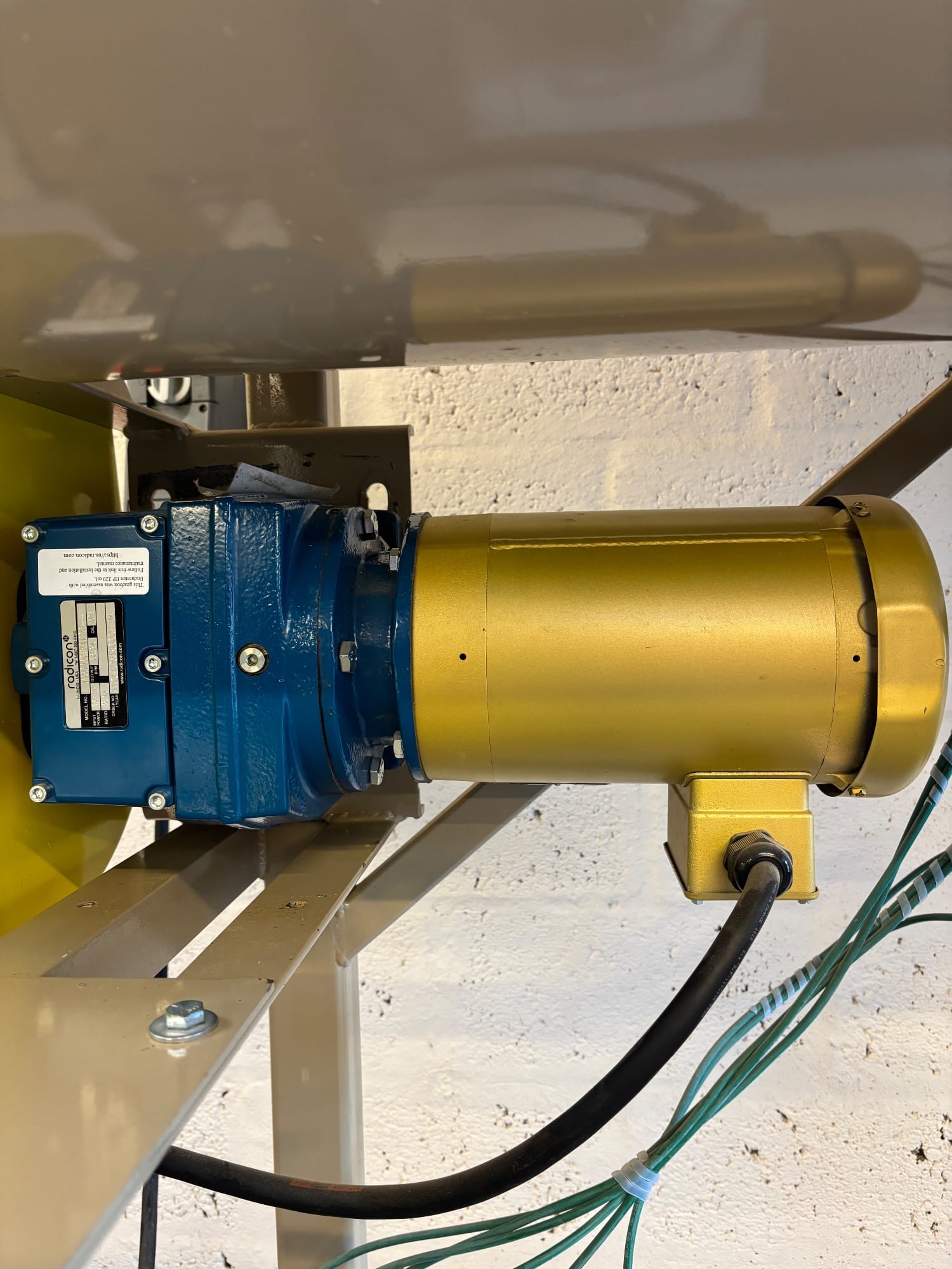 Radicon worm gearbox and 3-phase motor