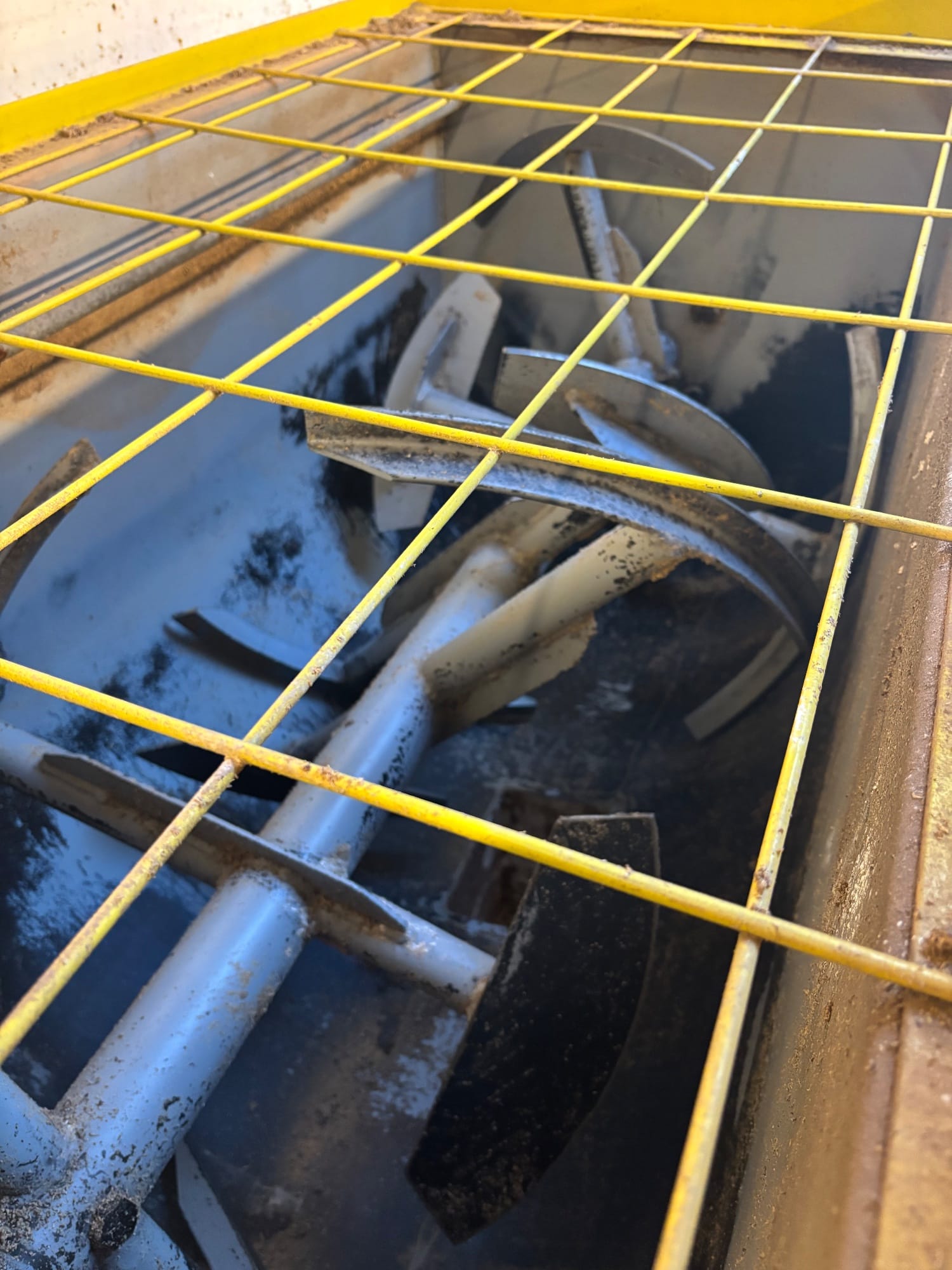 Paddle blades under the welded mesh guard